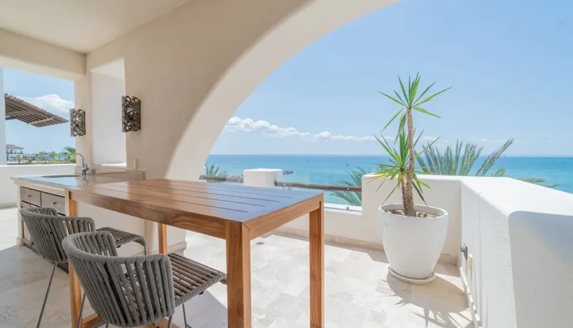 puerta-cortes-playa-de-la-paz-sea-view